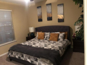Huge 3bdrm 4bd Med Ctr Walk2 NRG Wifi +Shuttle Sleeps 8